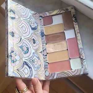 Seint Custom Pallette With Tins (used)